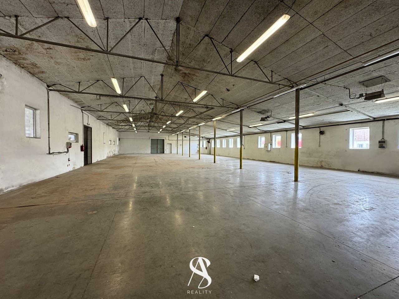 Pronájem komerčního prostoru 1565 m²