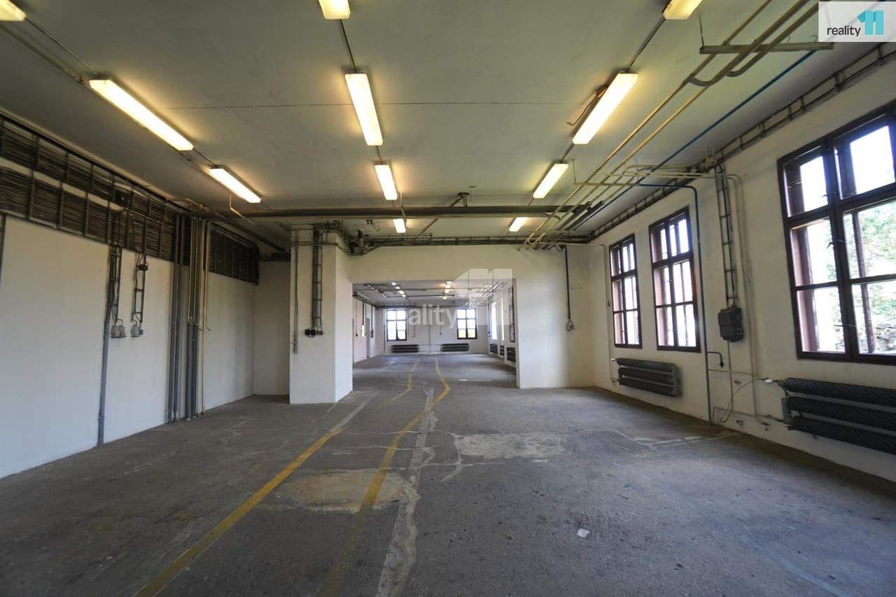 Pronájem komerčního prostoru 328 m²