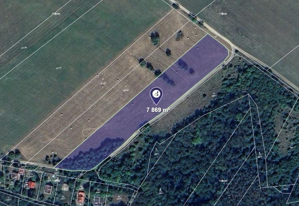 Prodej pozemku 7869 m²