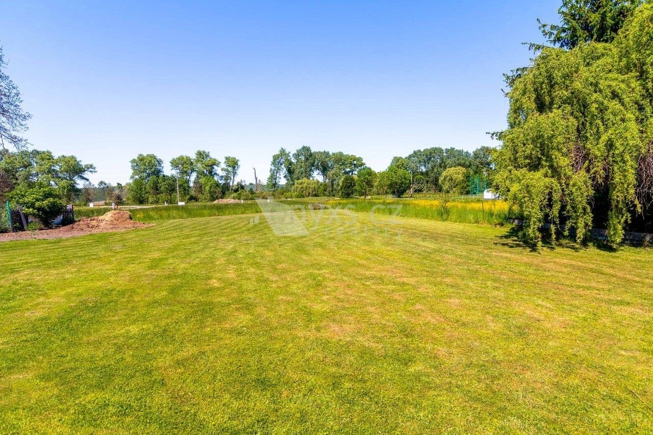 Prodej pozemku 1653 m²