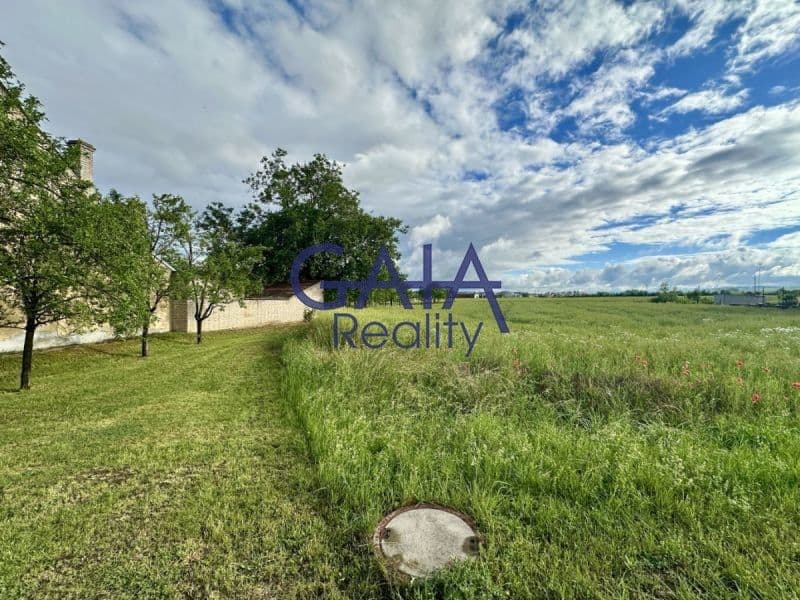 Prodej pozemku 905 m²