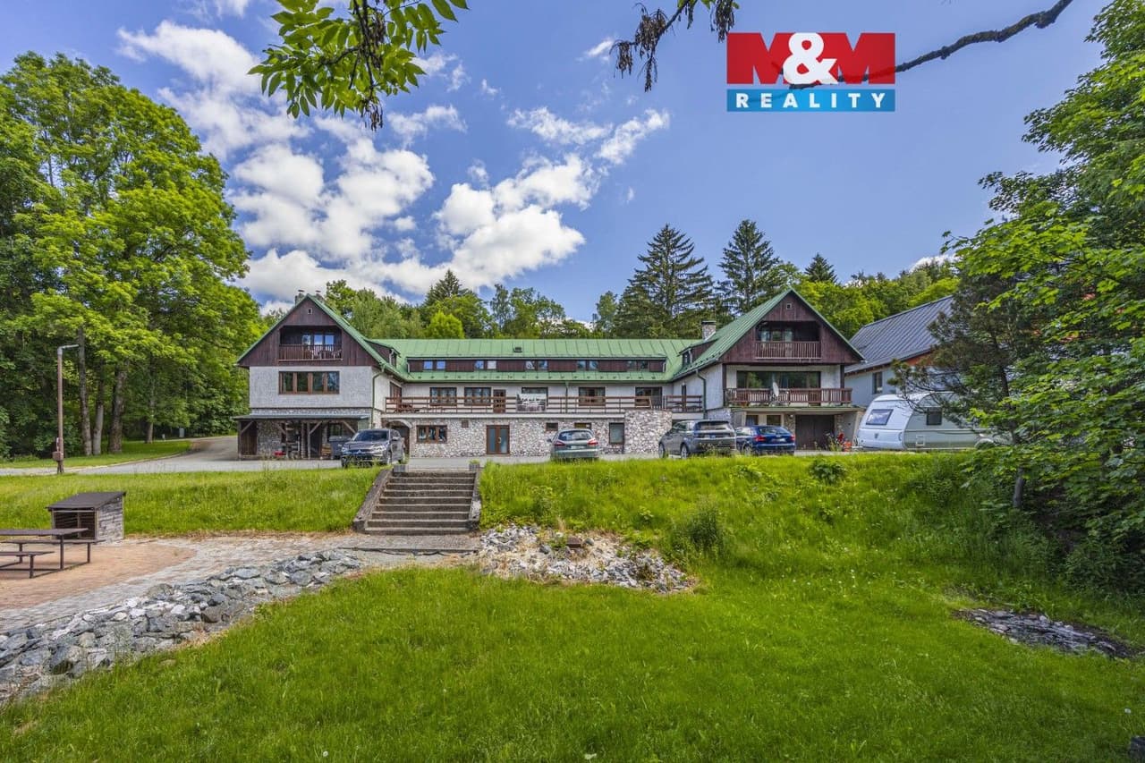 Prodej komerčního prostoru 1200 m²