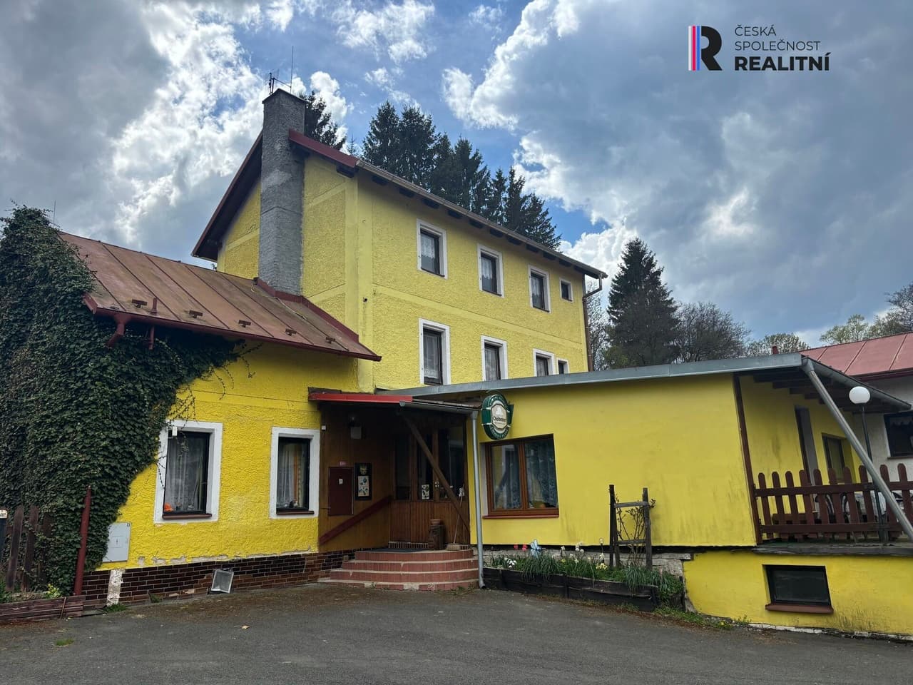 Prodej komerčního prostoru 1800 m²