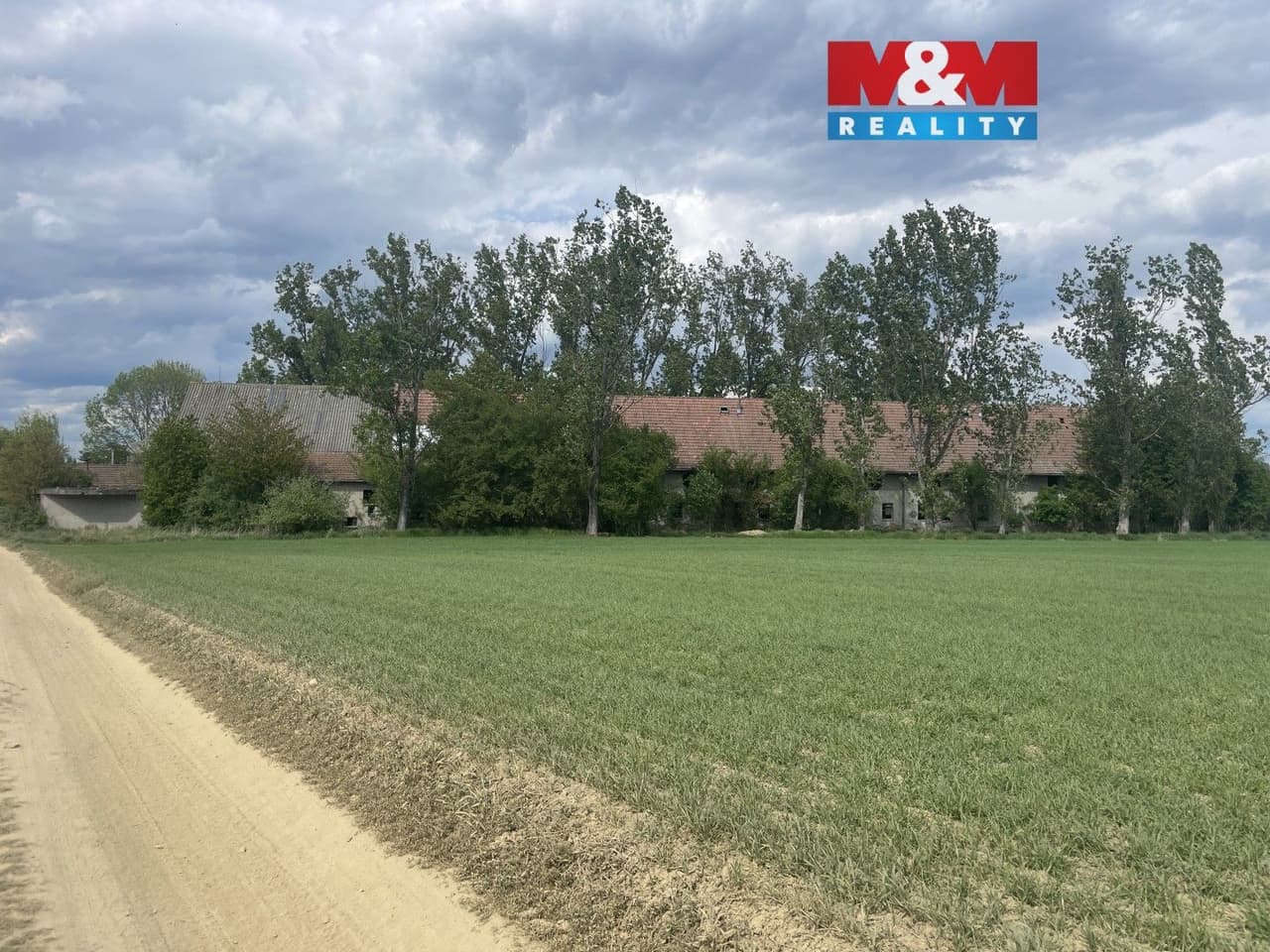 Pronájem komerčního prostoru 1600 m²