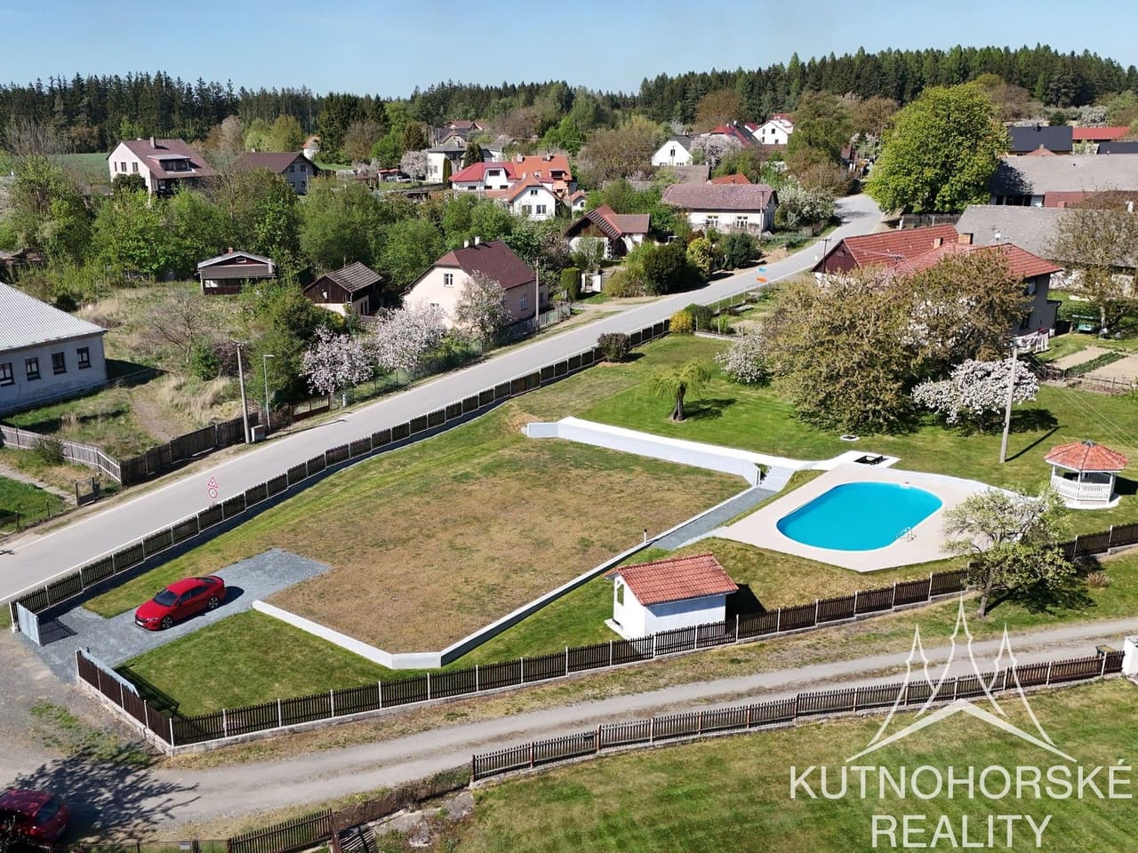 Prodej pozemku 1972 m²