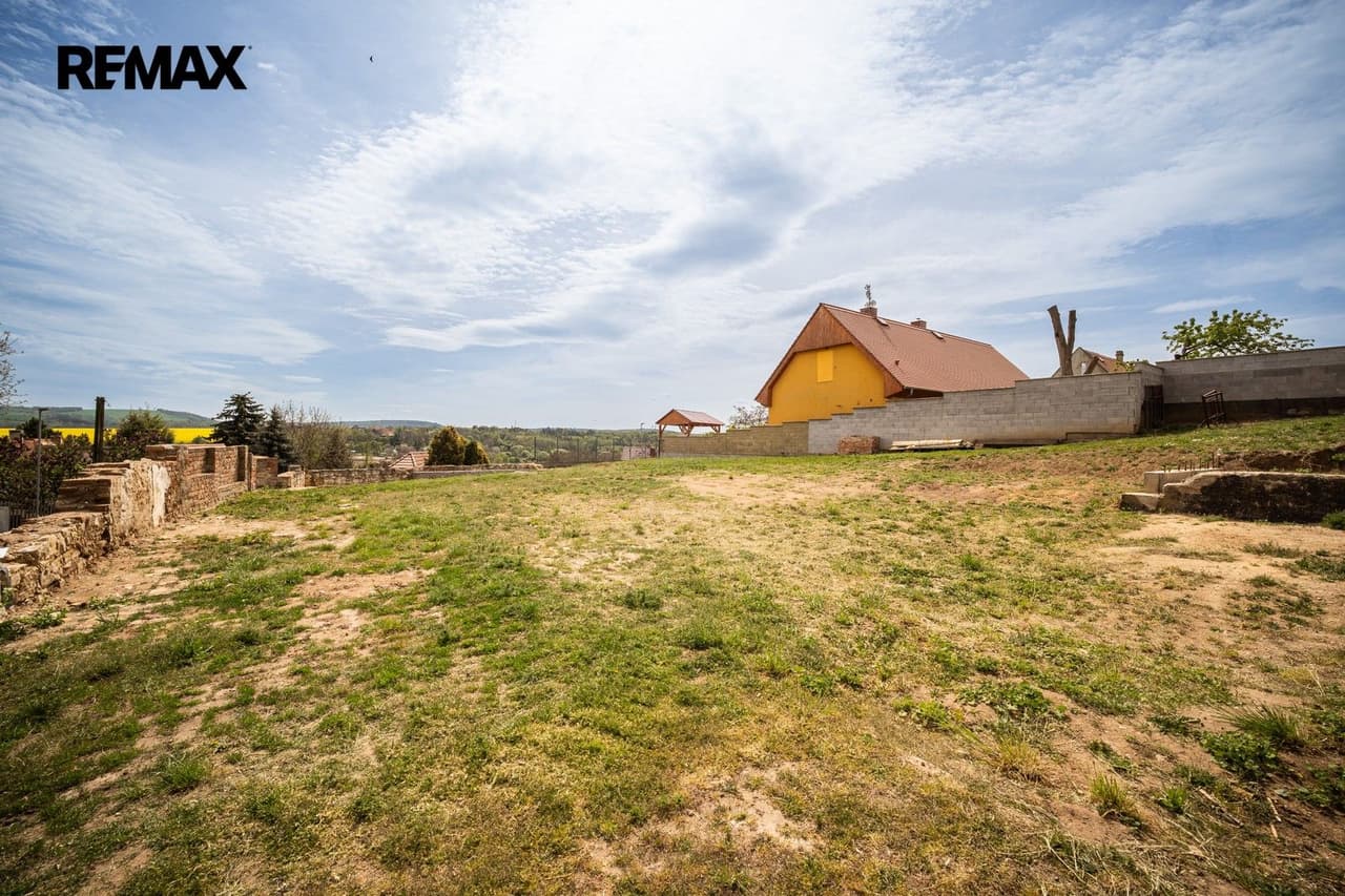 Prodej pozemku 842 m²