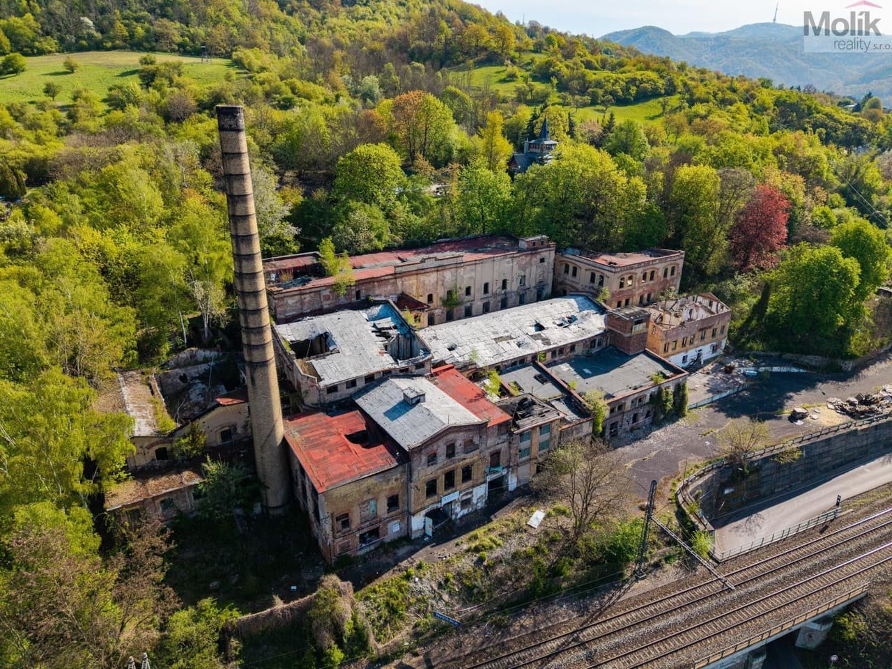 Prodej nemovitosti 35000 m²