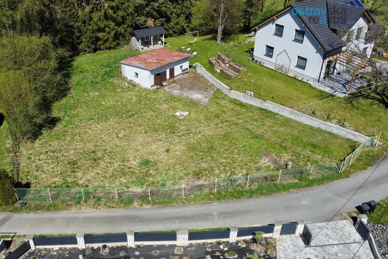 Prodej pozemku 1298 m²