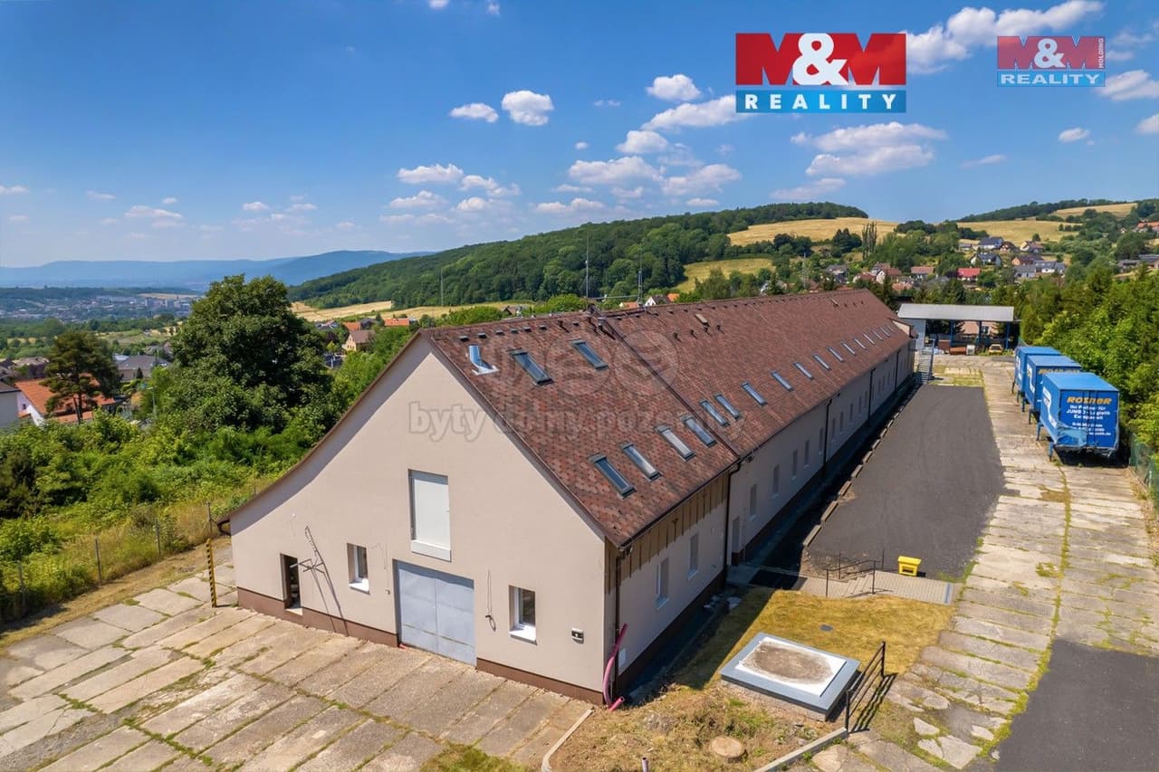 Pronájem komerčního prostoru 1187 m²