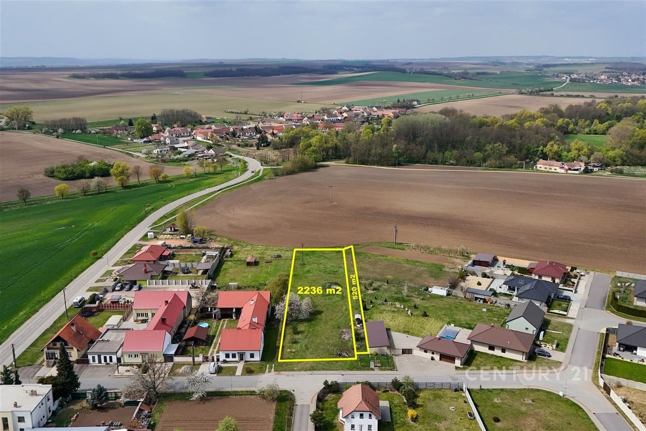 Prodej pozemku 2756 m²