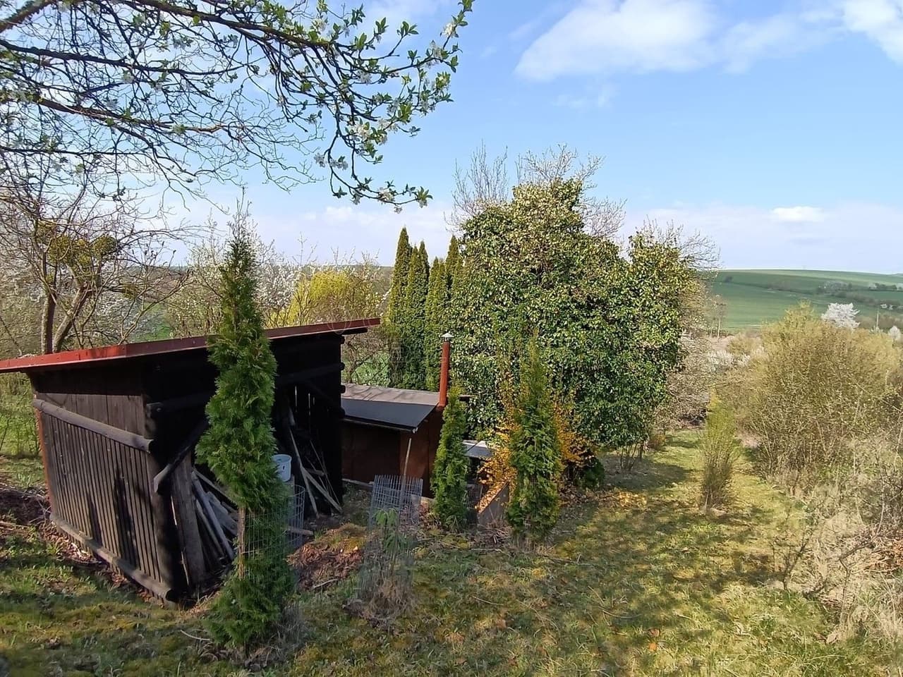 Prodej pozemku 1872 m²