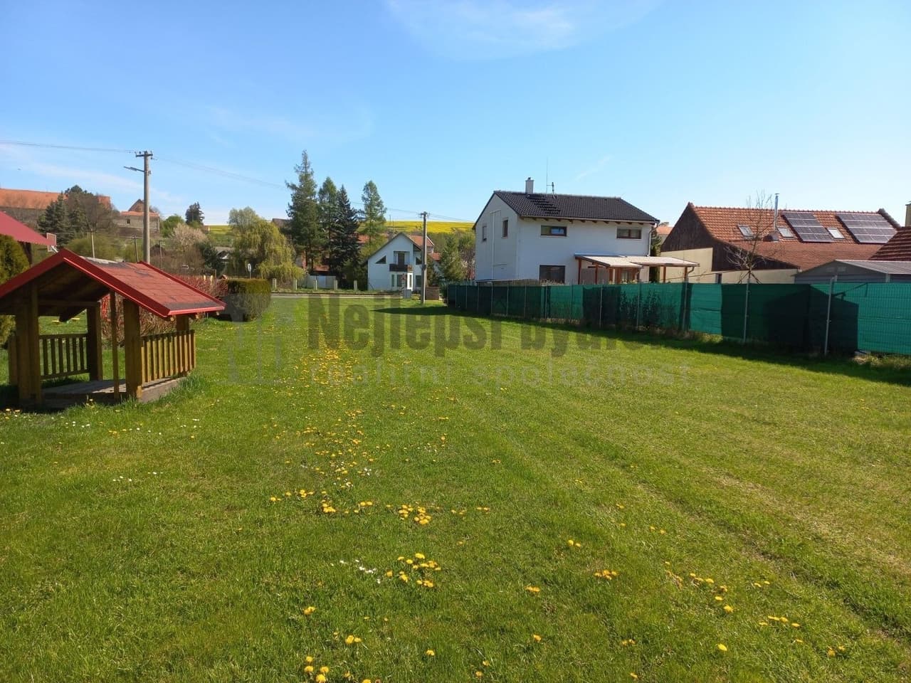 Prodej pozemku 1275 m²