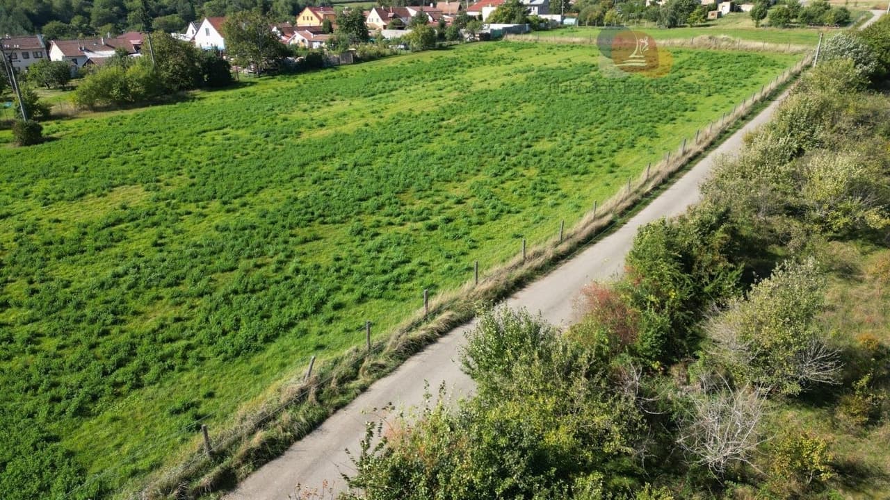 Prodej pozemku 4528 m²