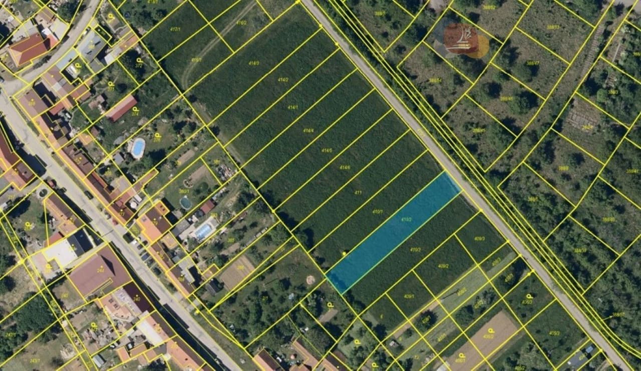 Prodej pozemku 911 m²