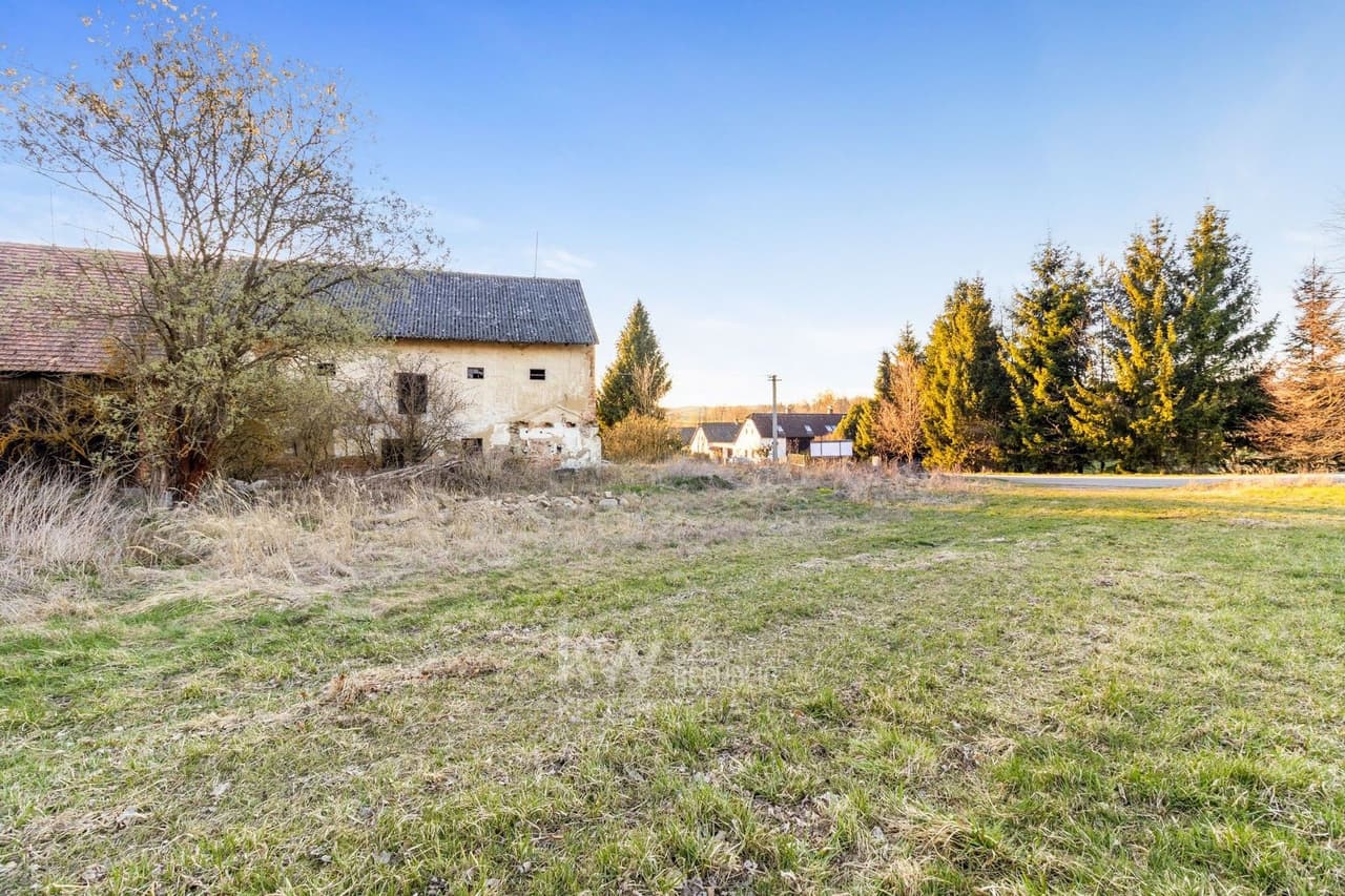 Prodej pozemku 1200 m²
