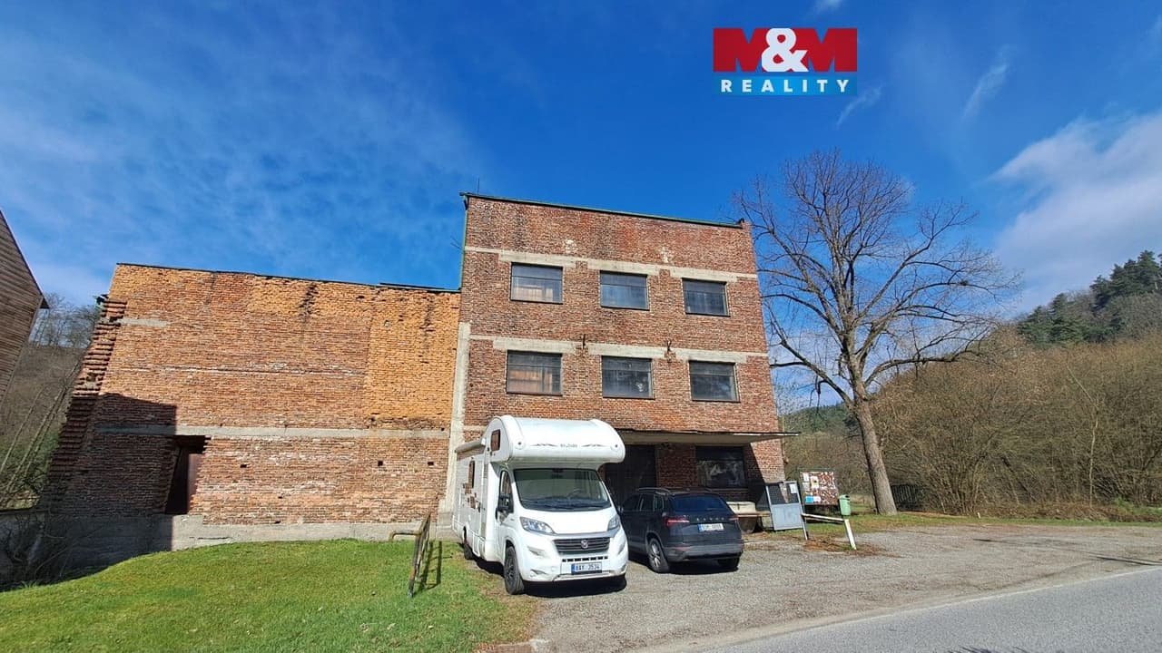 Pronájem komerčního prostoru 100 m²