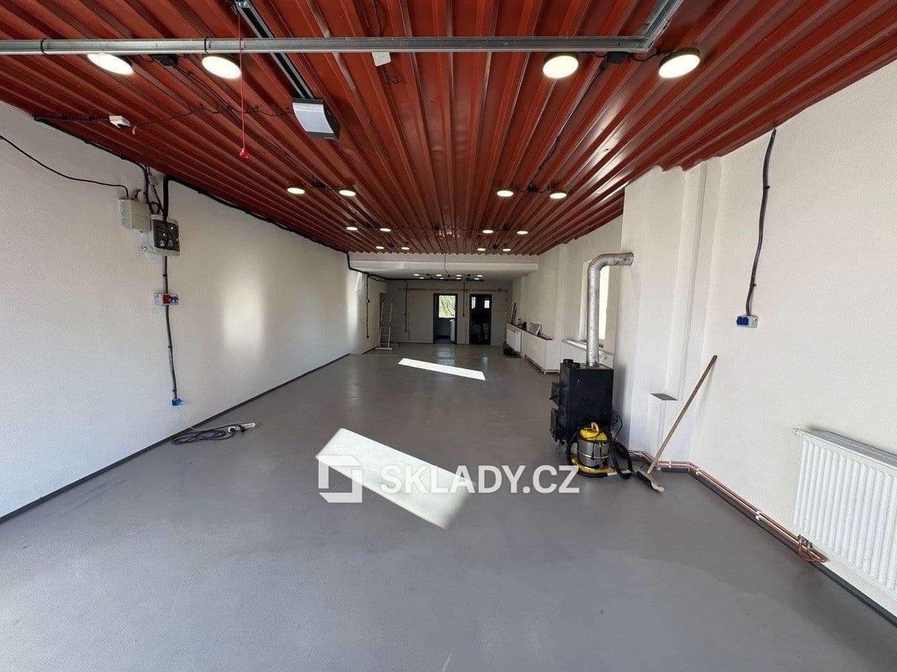 Pronájem komerčního prostoru 670 m²