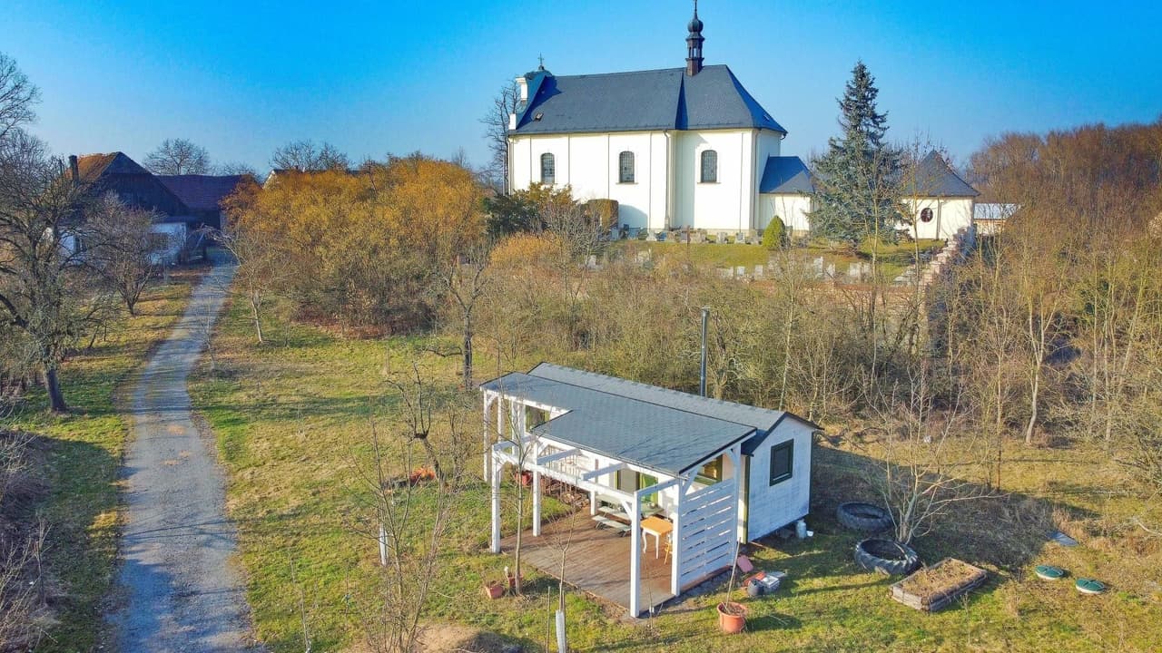 Prodej pozemku 8684 m²