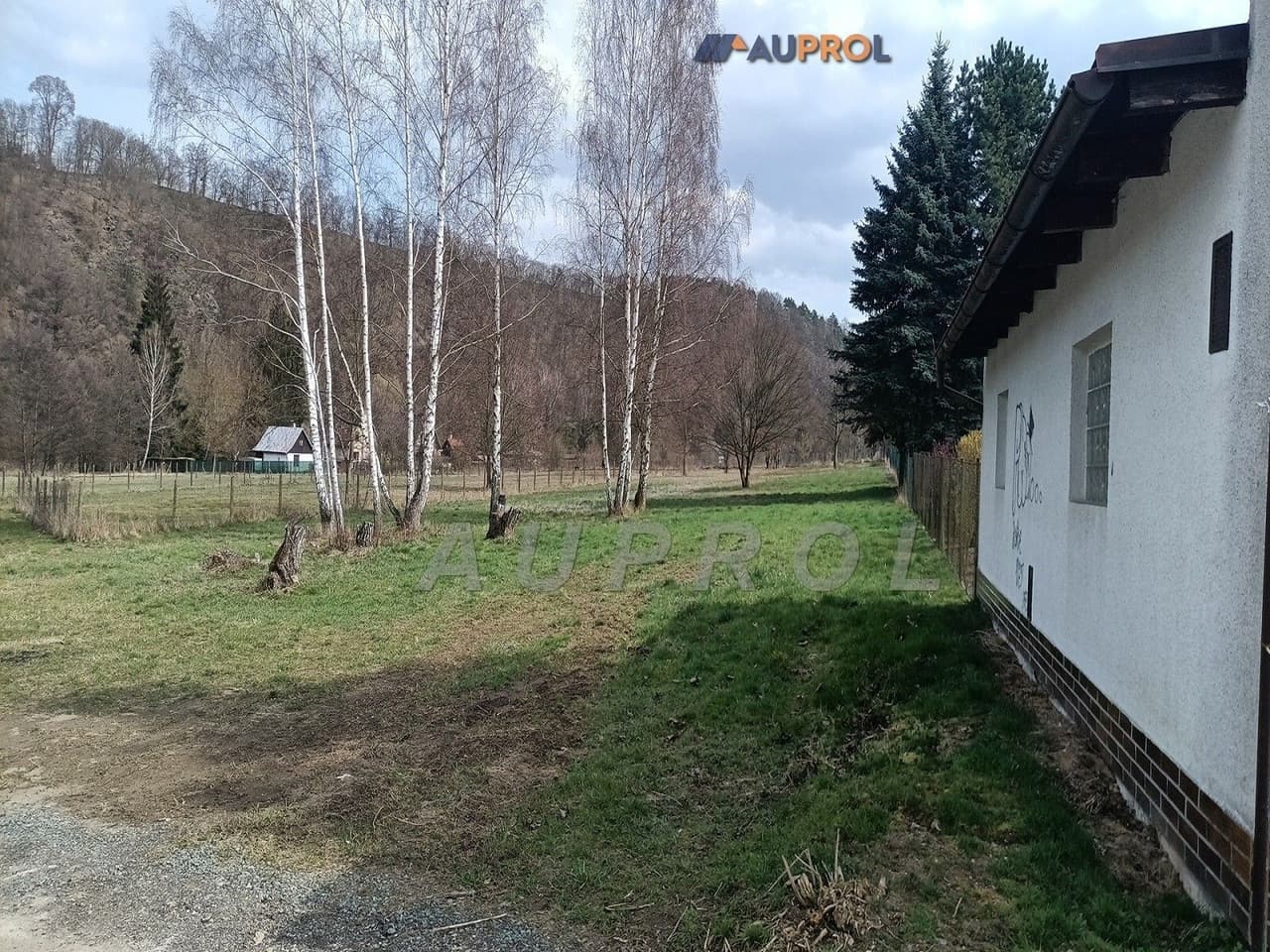 Prodej pozemku 3079 m²