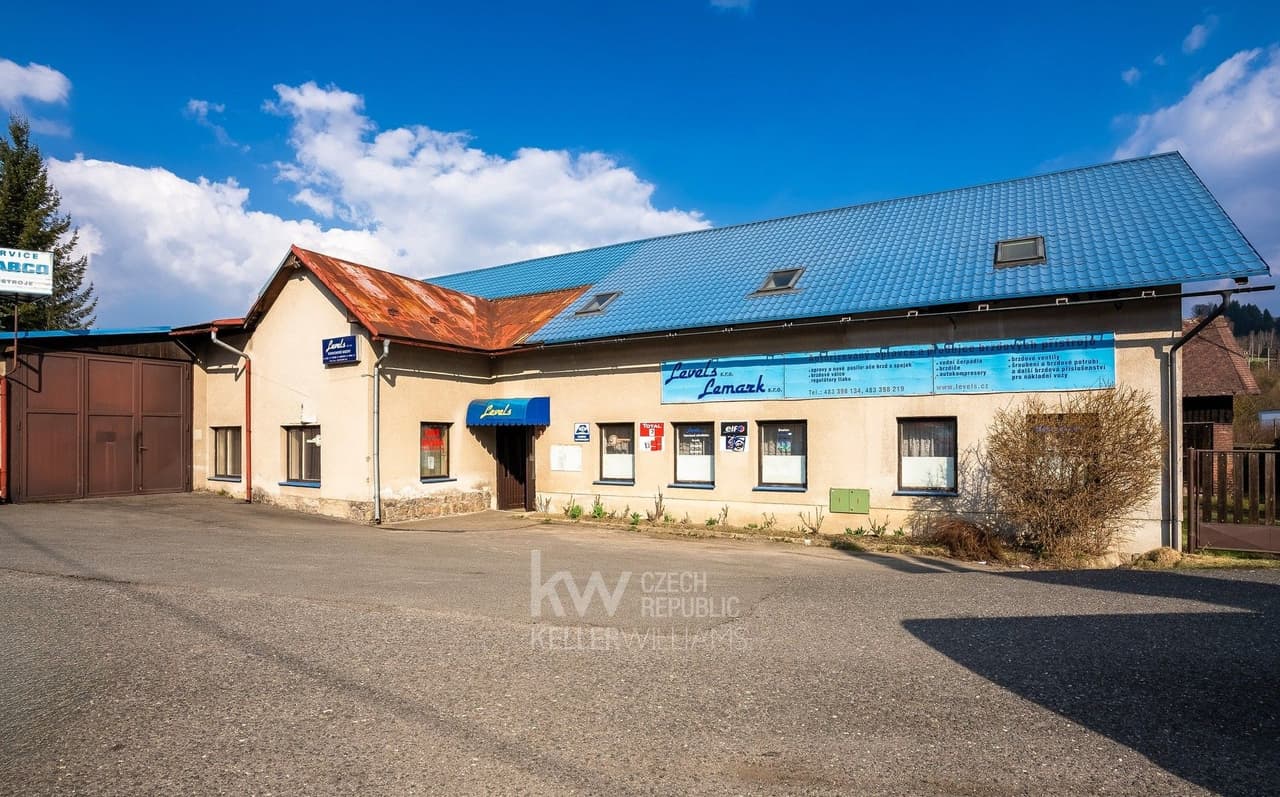Prodej komerčního prostoru 688 m²