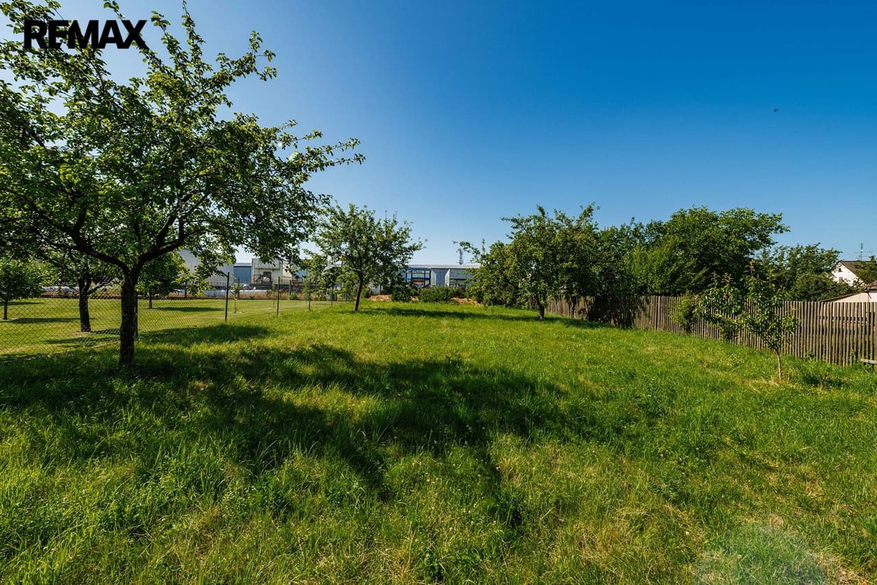 Prodej pozemku 1355 m²