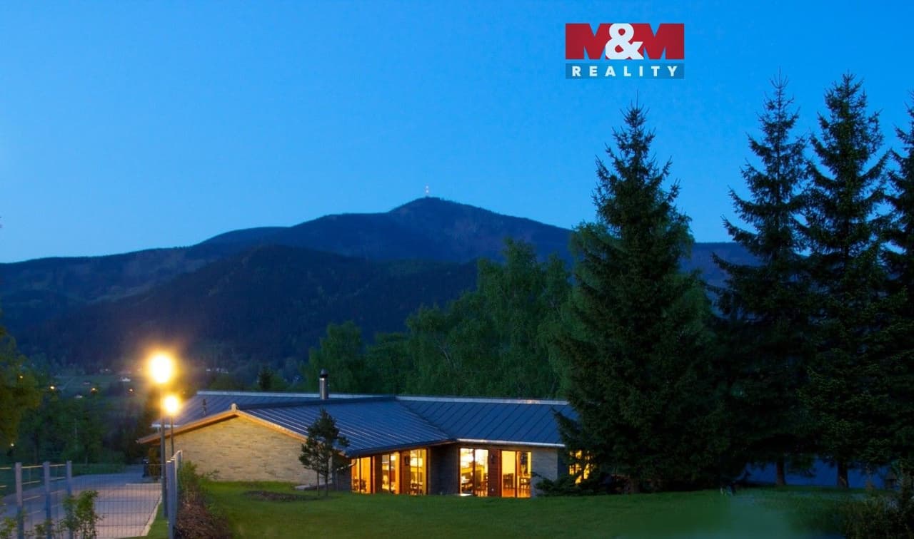 Pronájem komerčního prostoru 220 m²