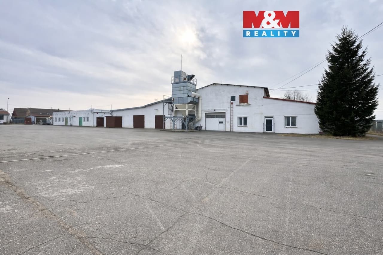 Pronájem komerčního prostoru 2098 m²