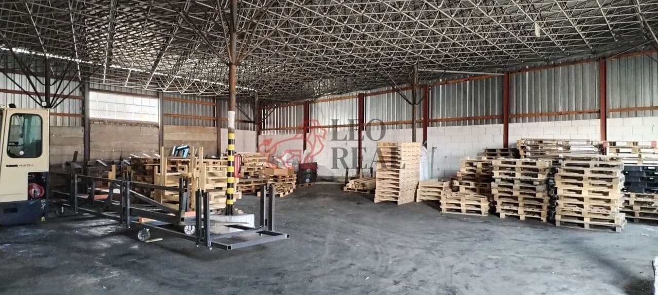 Pronájem komerčního prostoru 828 m²