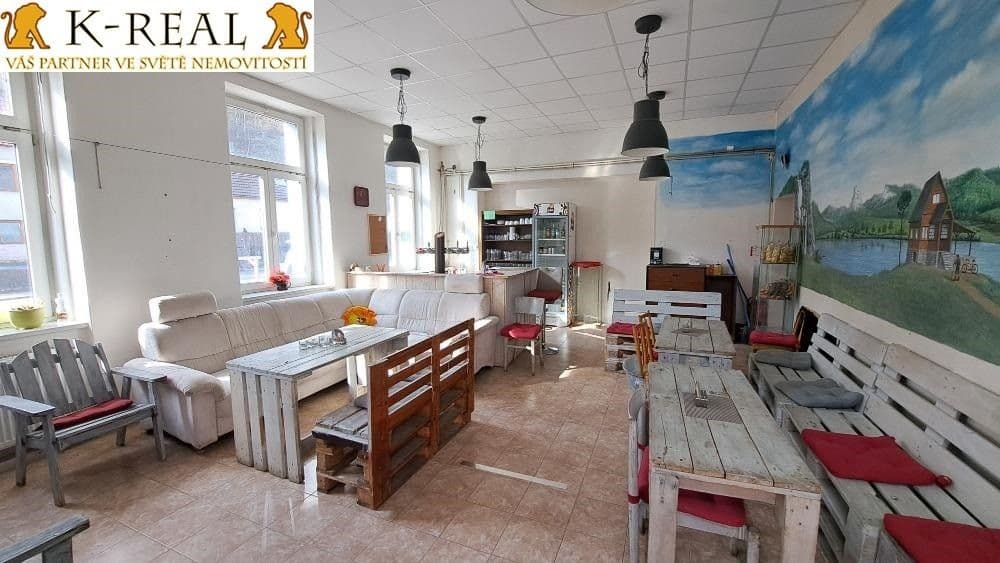 Pronájem komerčního prostoru 77 m²