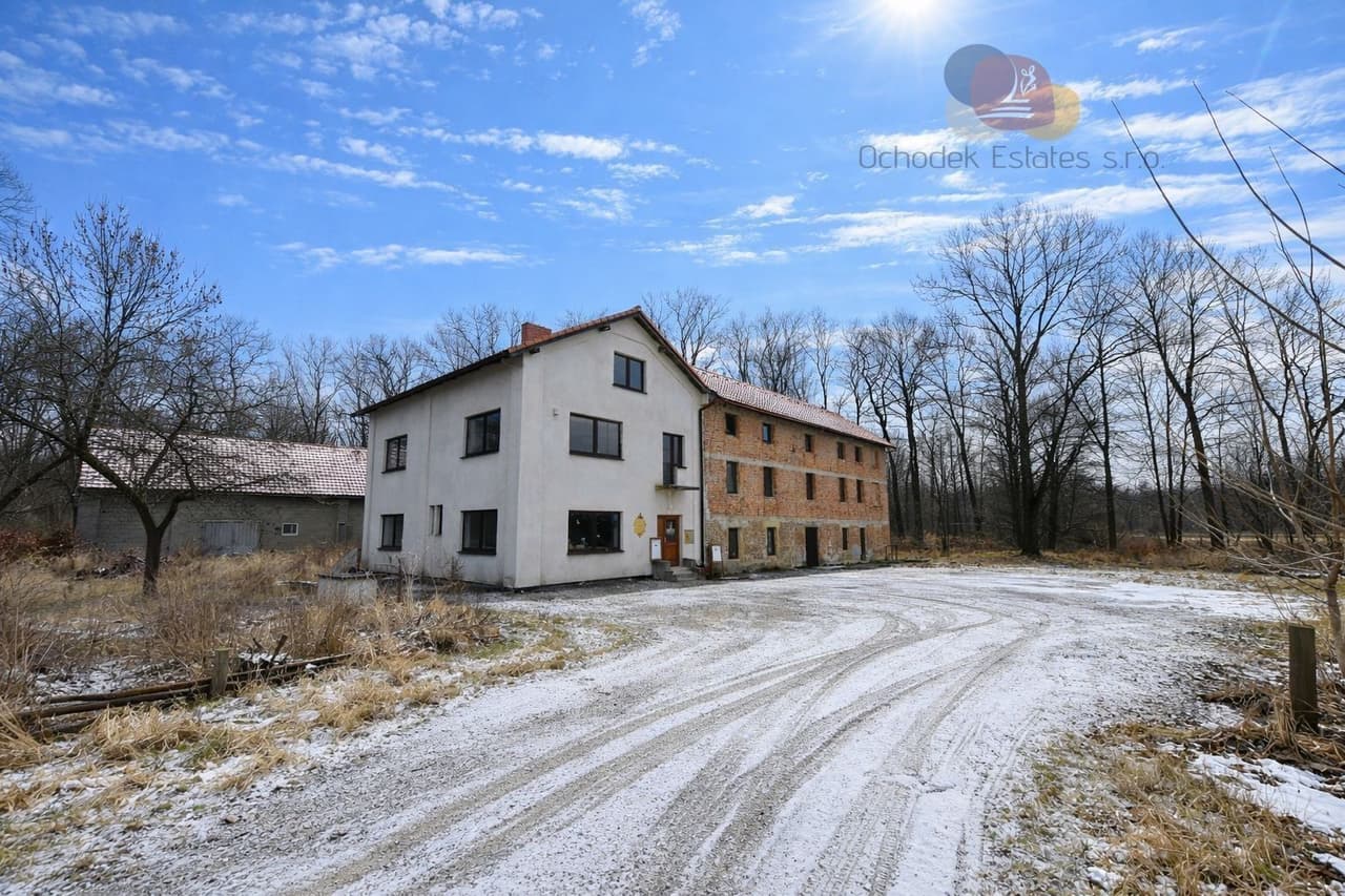 Prodej komerčního prostoru 993 m²