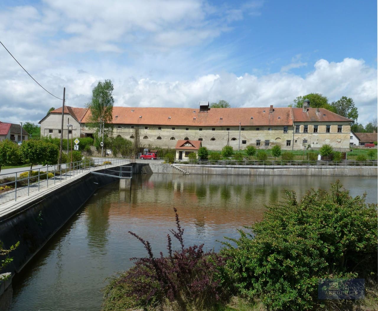Prodej komerčního prostoru 2020000 m²