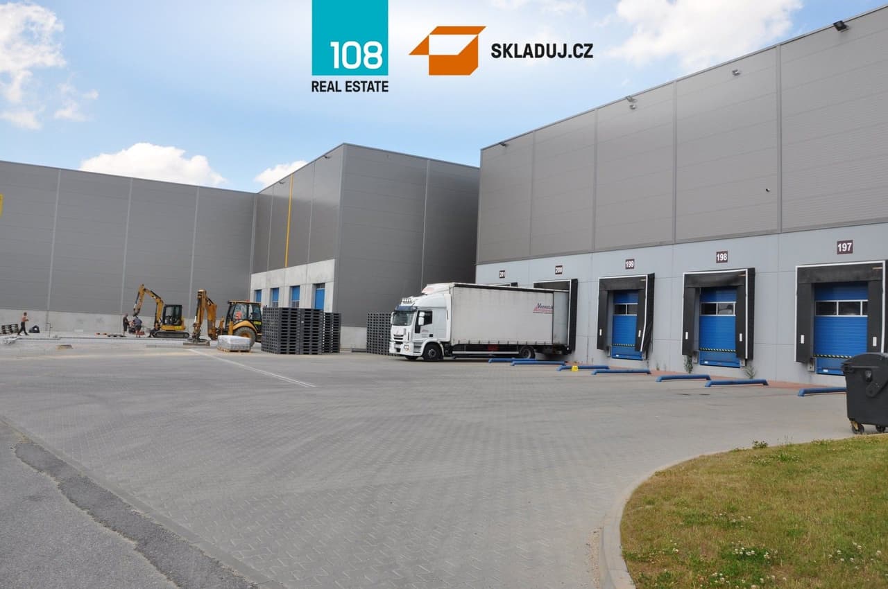 Pronájem komerčního prostoru 2996 m²