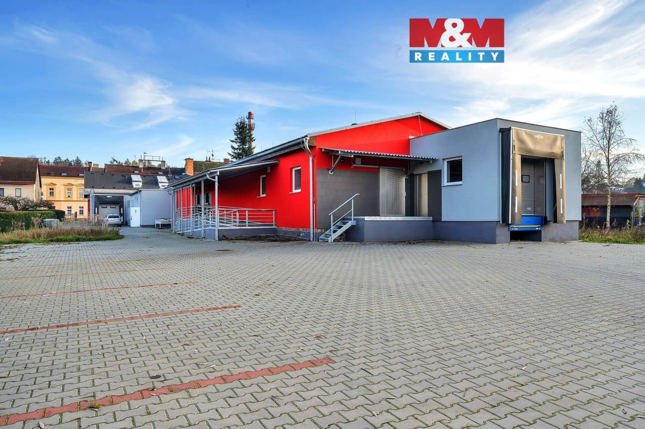 Pronájem komerčního prostoru 726 m²