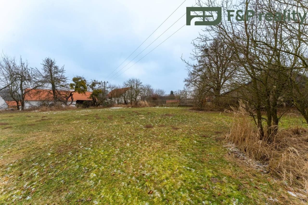 Prodej pozemku 1400 m²