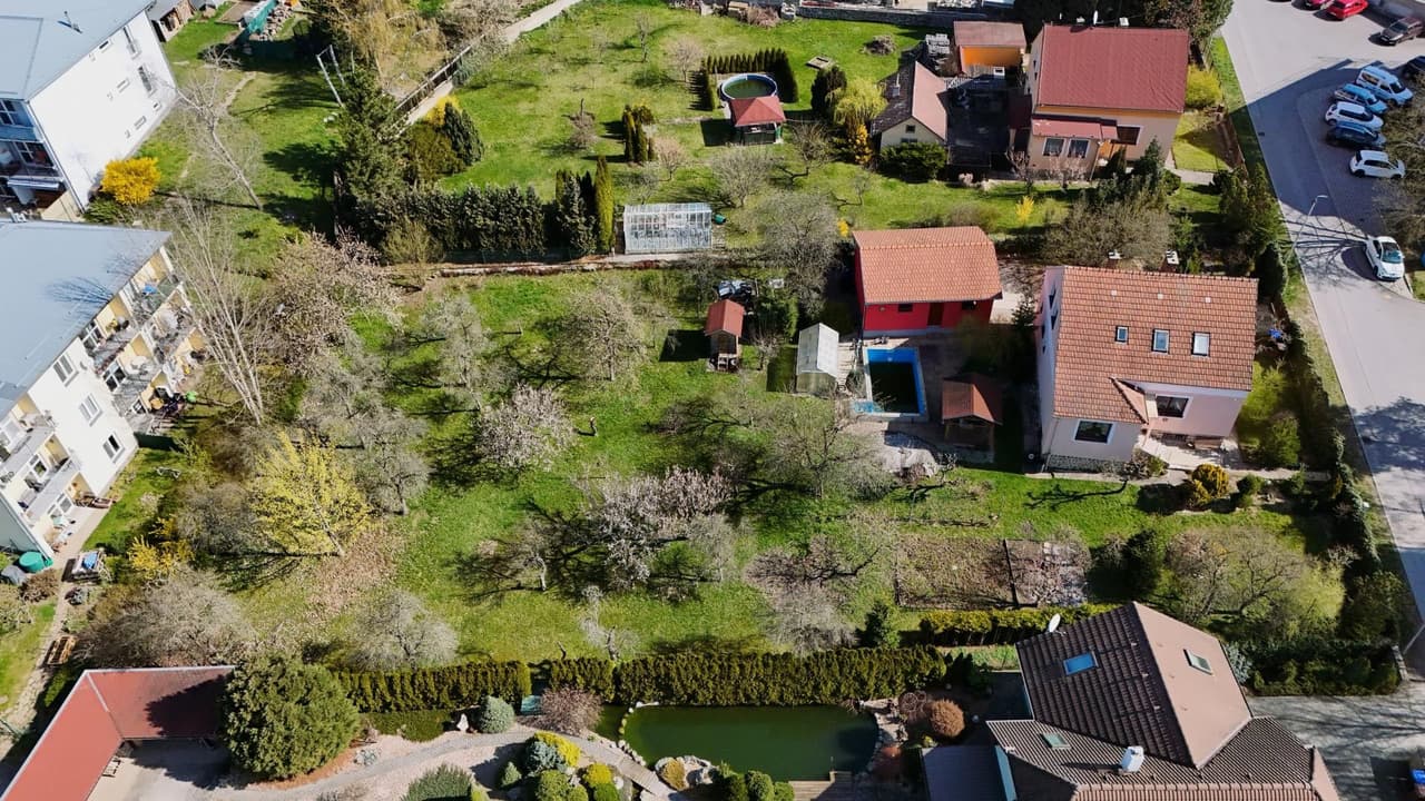 Prodej pozemku 812 m²