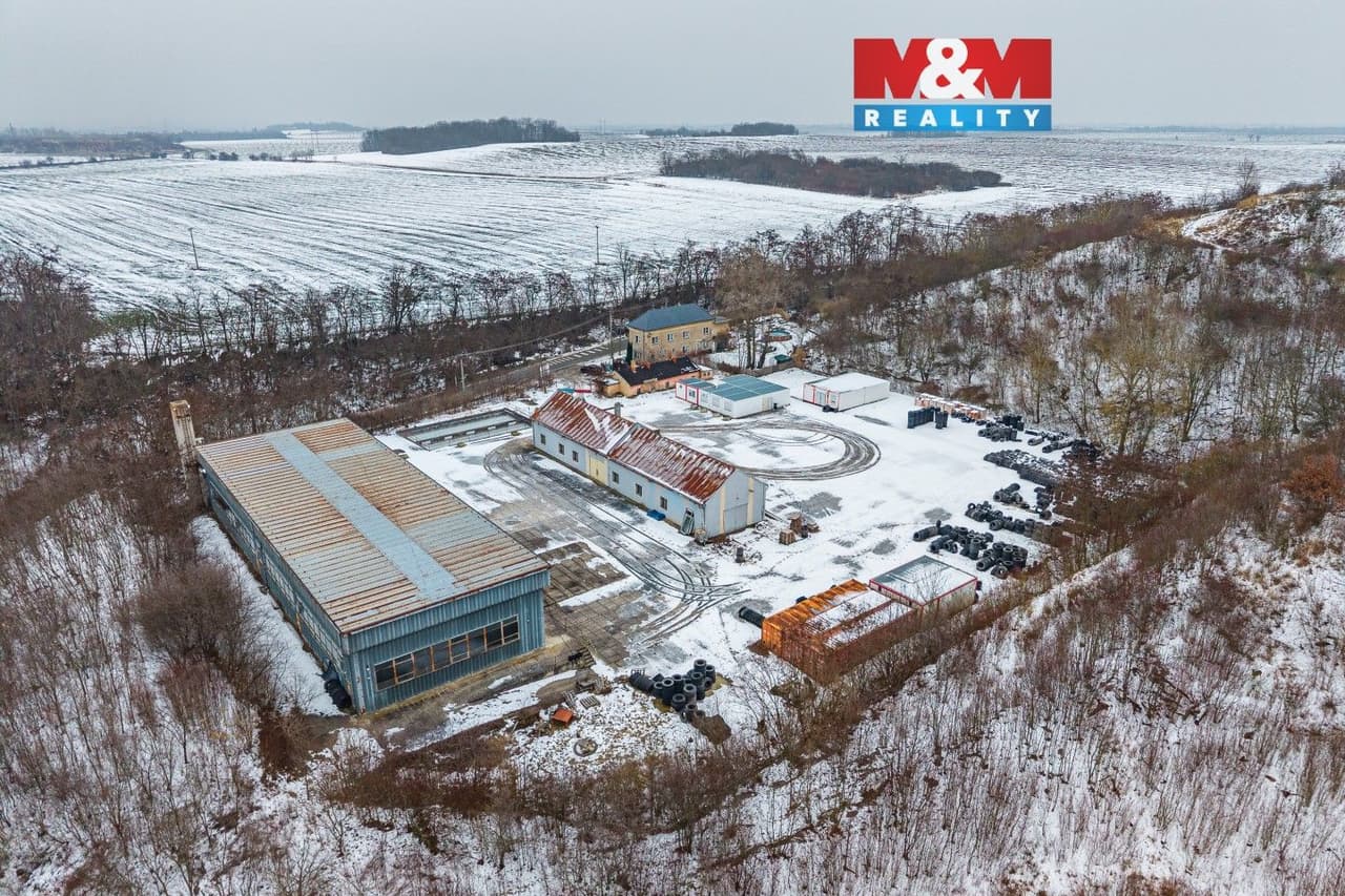 Pronájem komerčního prostoru 1100 m²