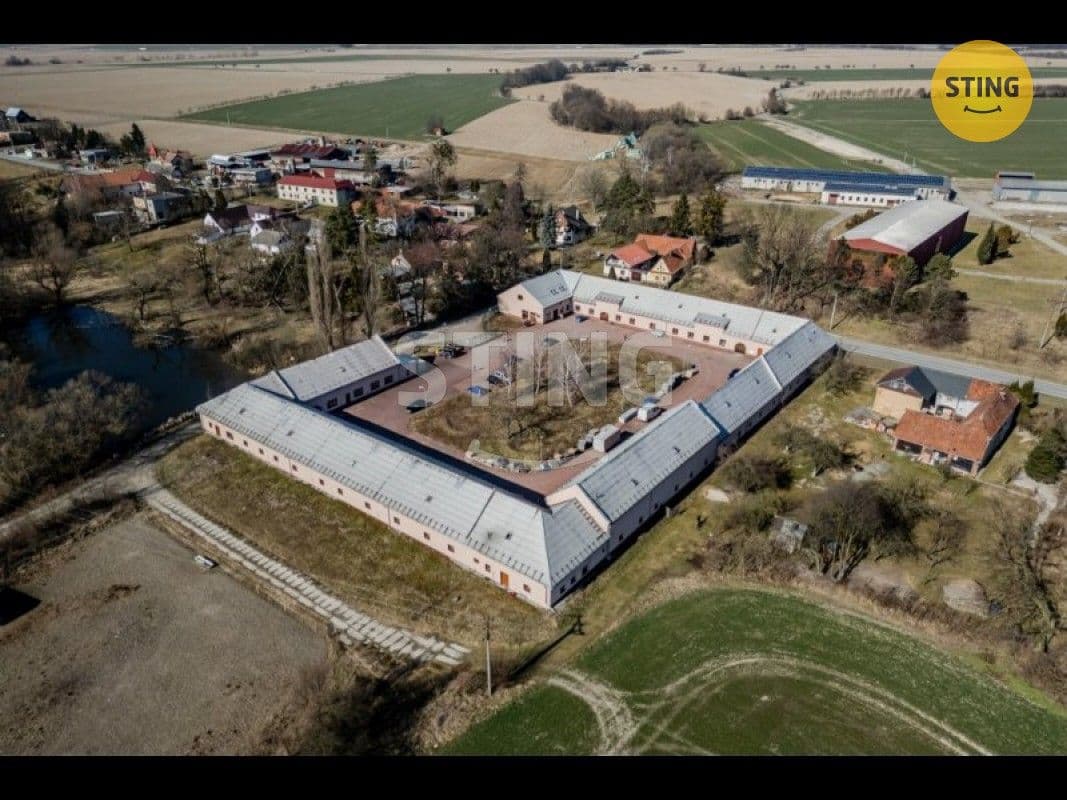 Pronájem komerčního prostoru 500 m²