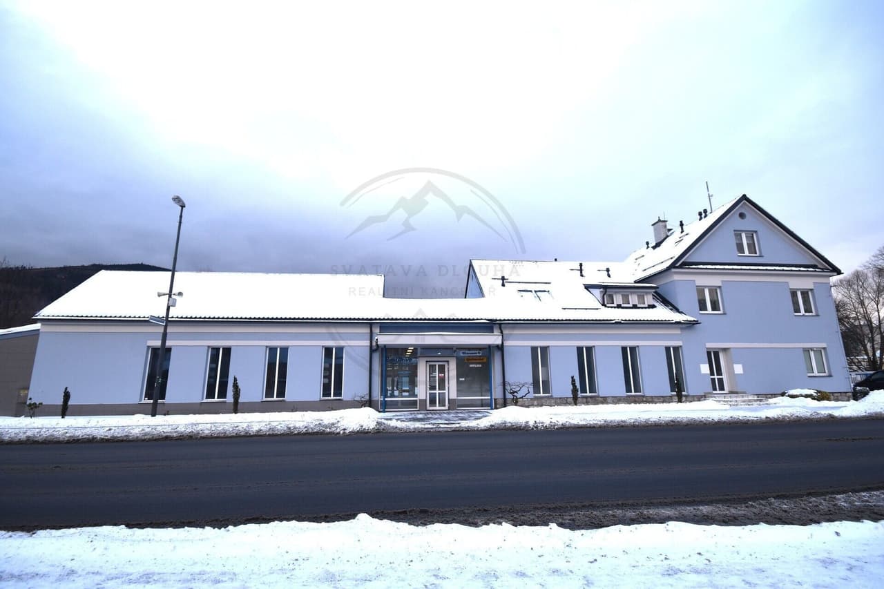 Pronájem komerčního prostoru 356 m²