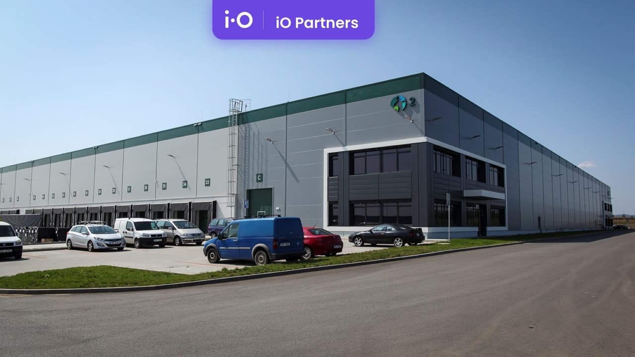 Pronájem komerčního prostoru 4611 m²
