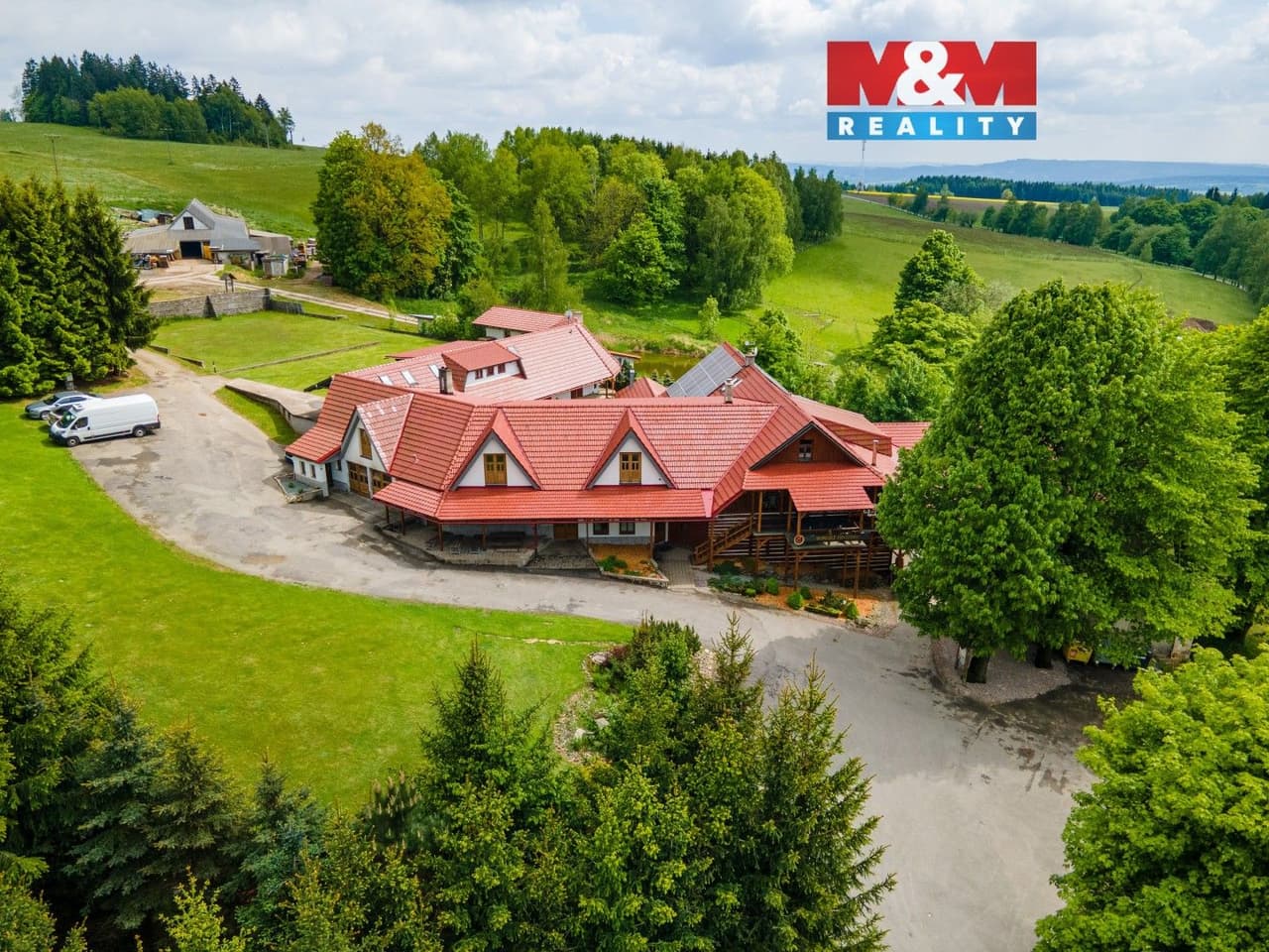 Prodej komerčního prostoru 1500 m²