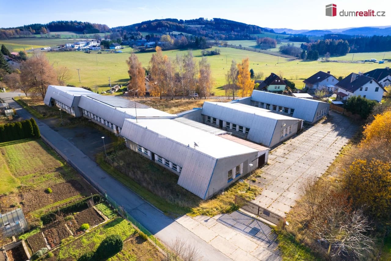 Pronájem komerčního prostoru 1650 m²