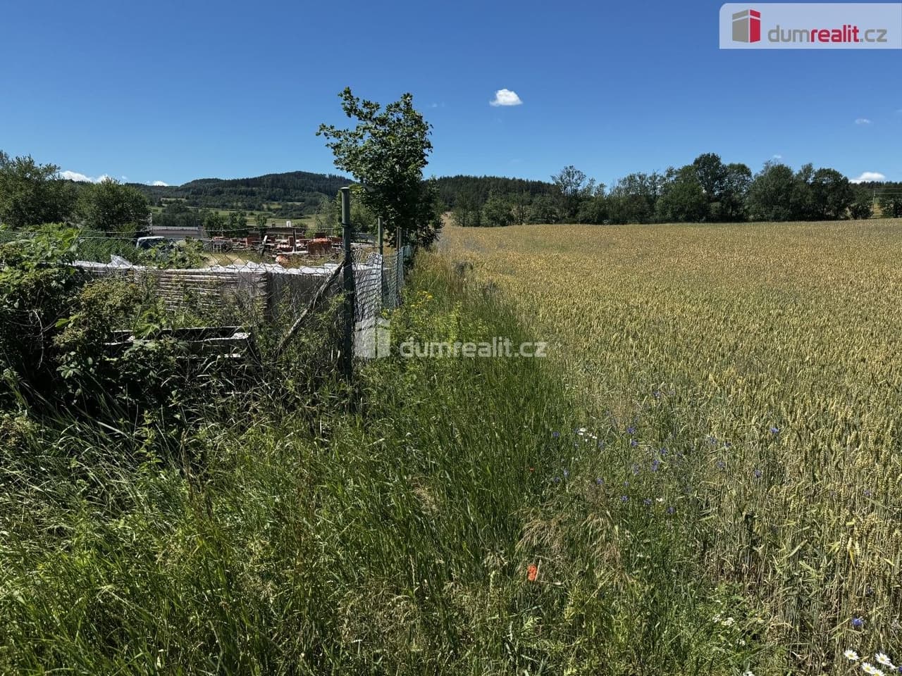 Prodej pozemku 2327 m²