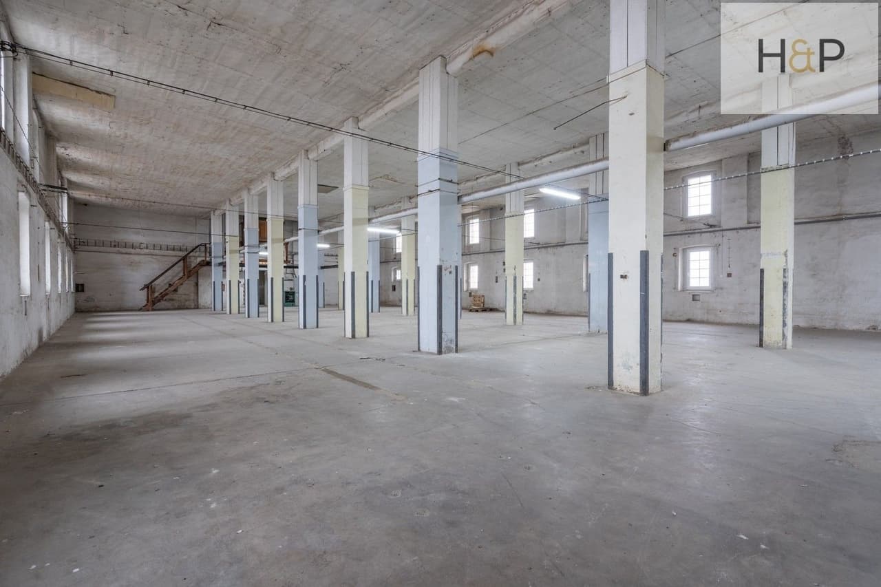 Pronájem komerčního prostoru 550 m²