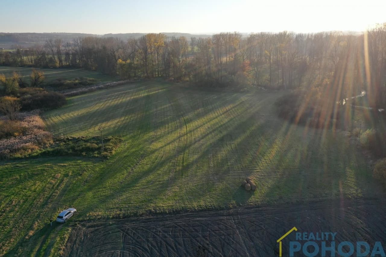 Prodej pozemku 8305 m²