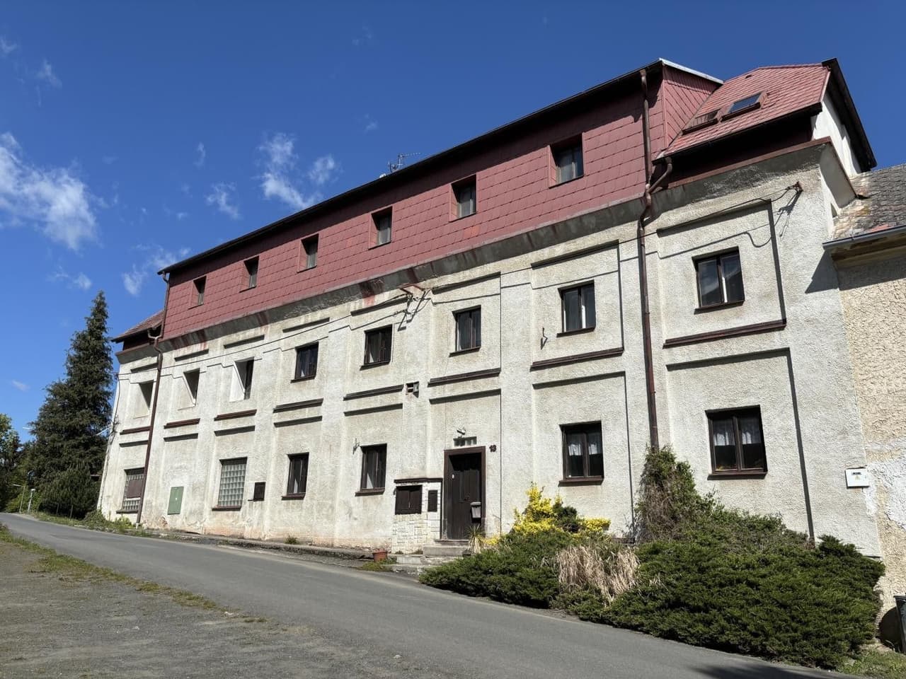 Prodej komerčního prostoru 1050 m²