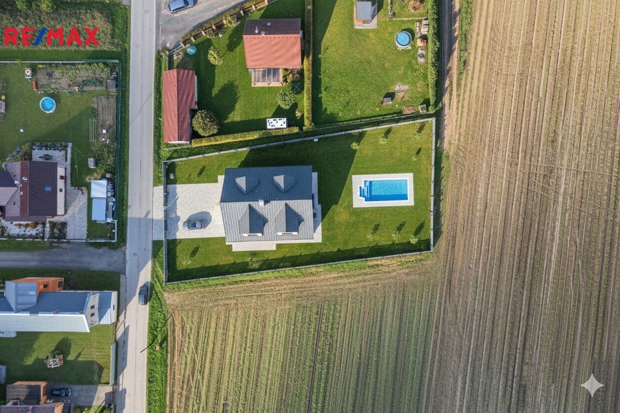 Prodej pozemku 1671 m²