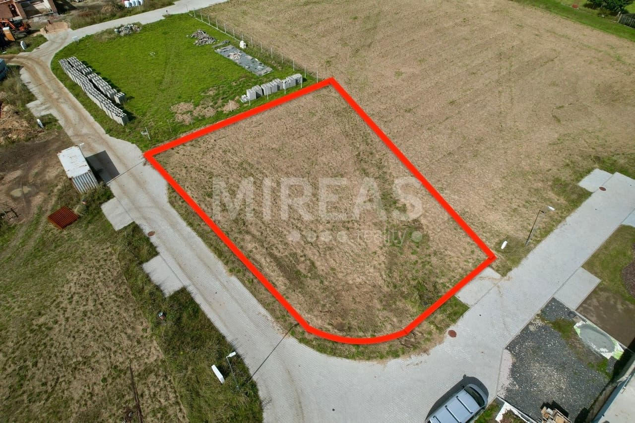 Prodej pozemku 942 m²