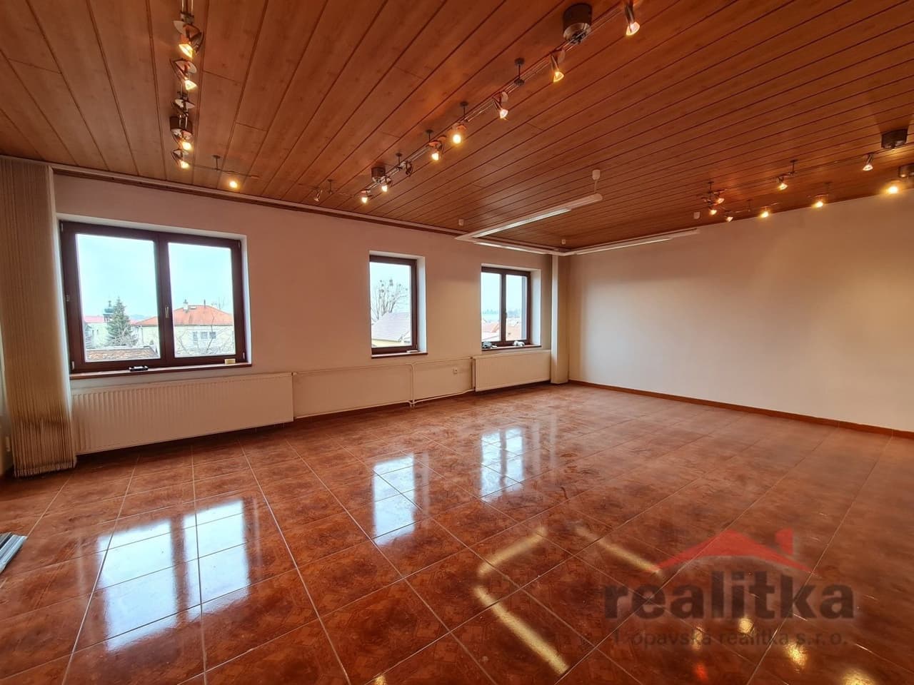 Pronájem komerčního prostoru 166 m²