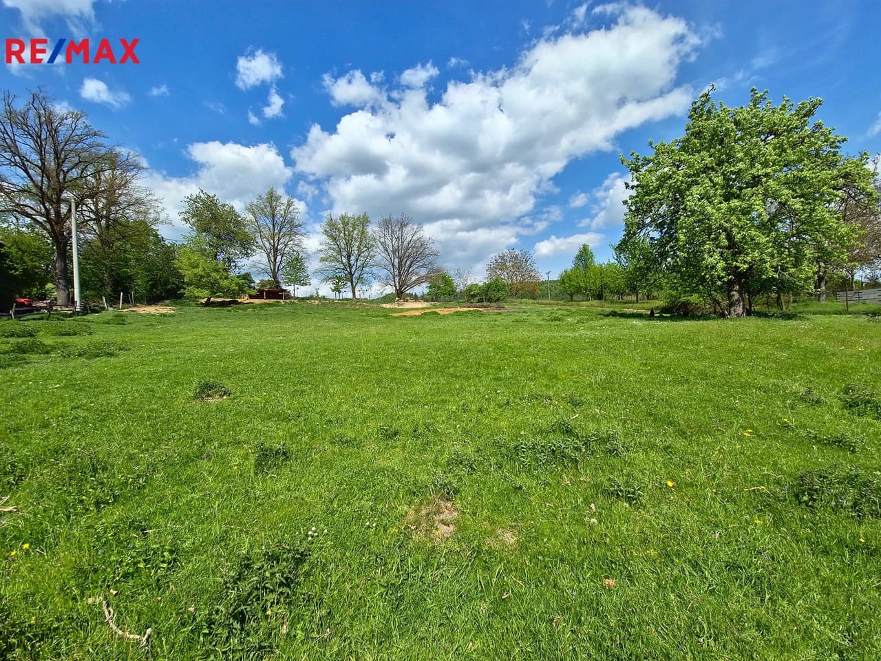 Prodej pozemku 885 m²