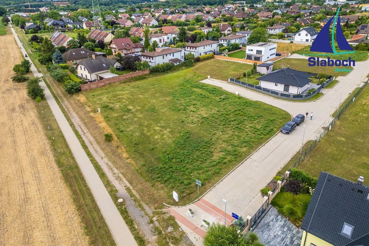 Prodej pozemku 825 m²